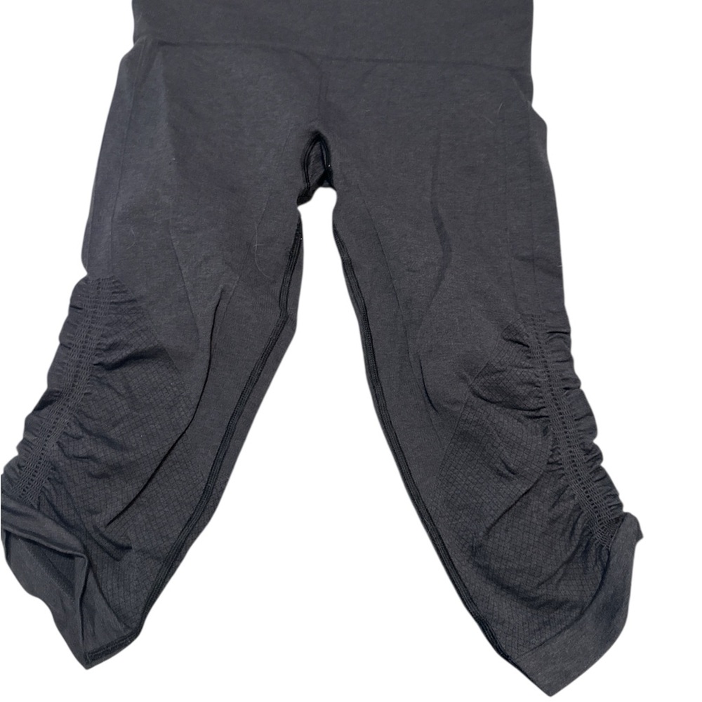 Lululemon in the flow crop